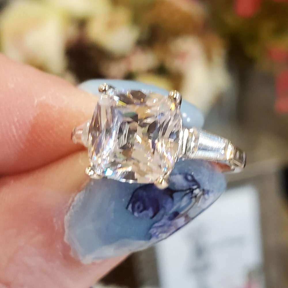 INCREDIBLE ESTATE RING CZ SIMULATED DIAMOND .925